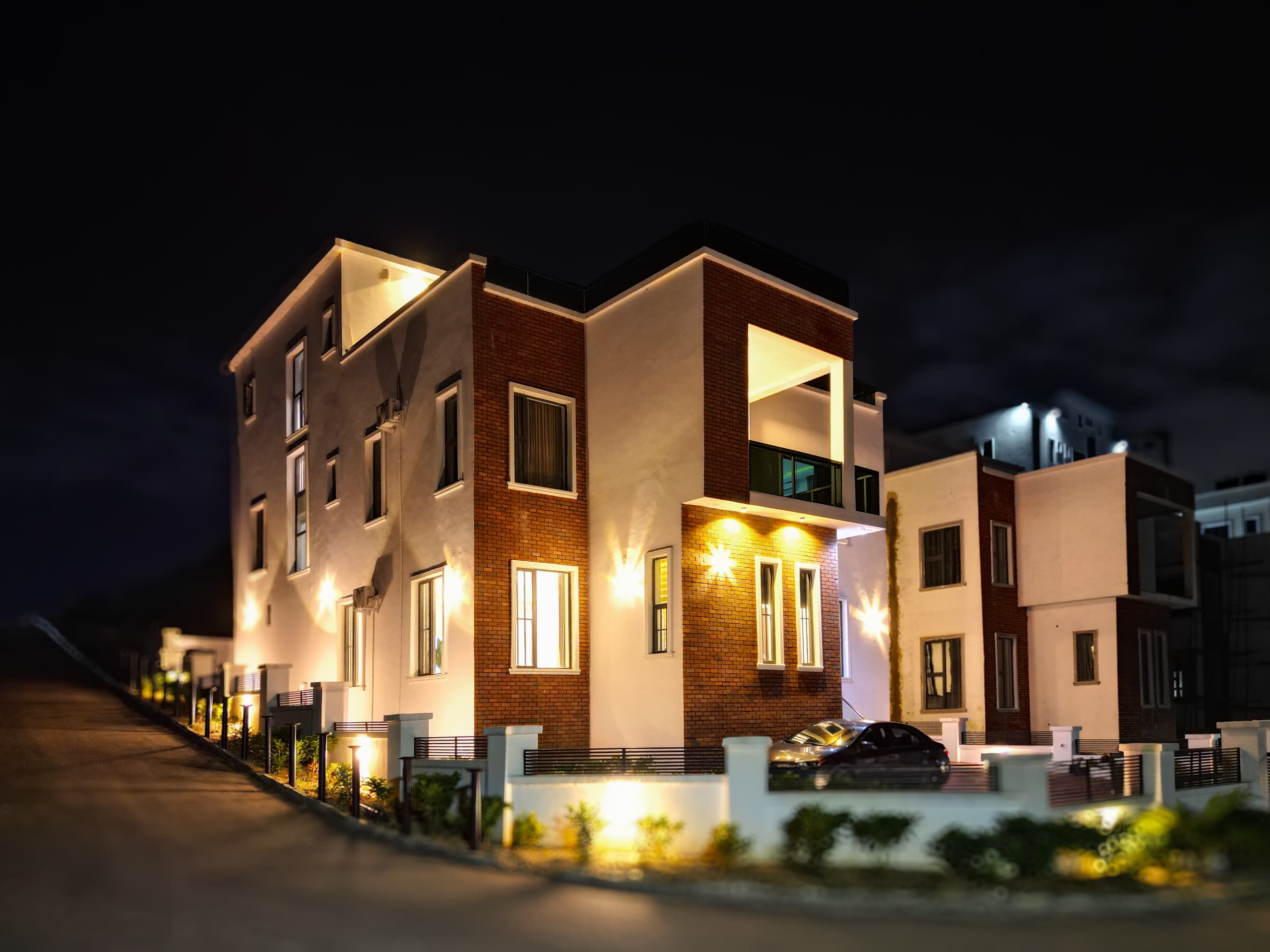 Smart 5-Bedroom Fully Detached Duplex For Sale, image 1